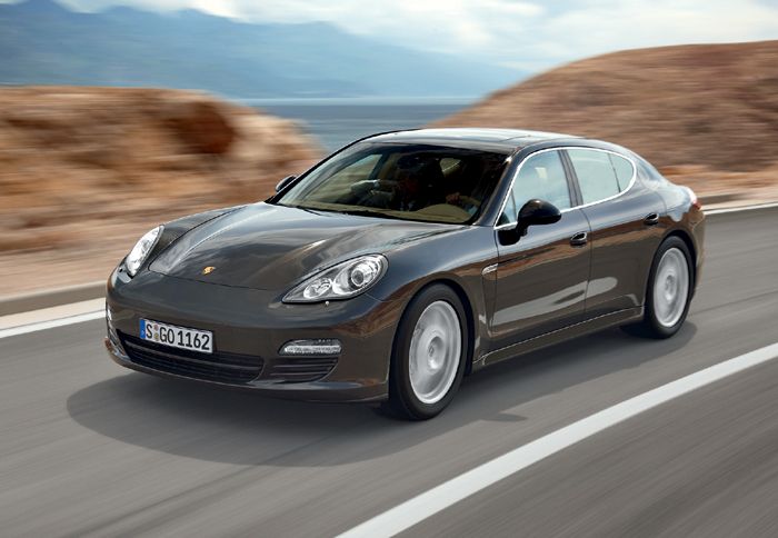 Porsche Panamera:µΤα πολυτελή τετράθυρα κουπέ έβαλε στόχο η Porsche και
δημιούργησε την Panamera που θα είναι διαθέσιμη σύντομα
και σε υβριδική έκδο